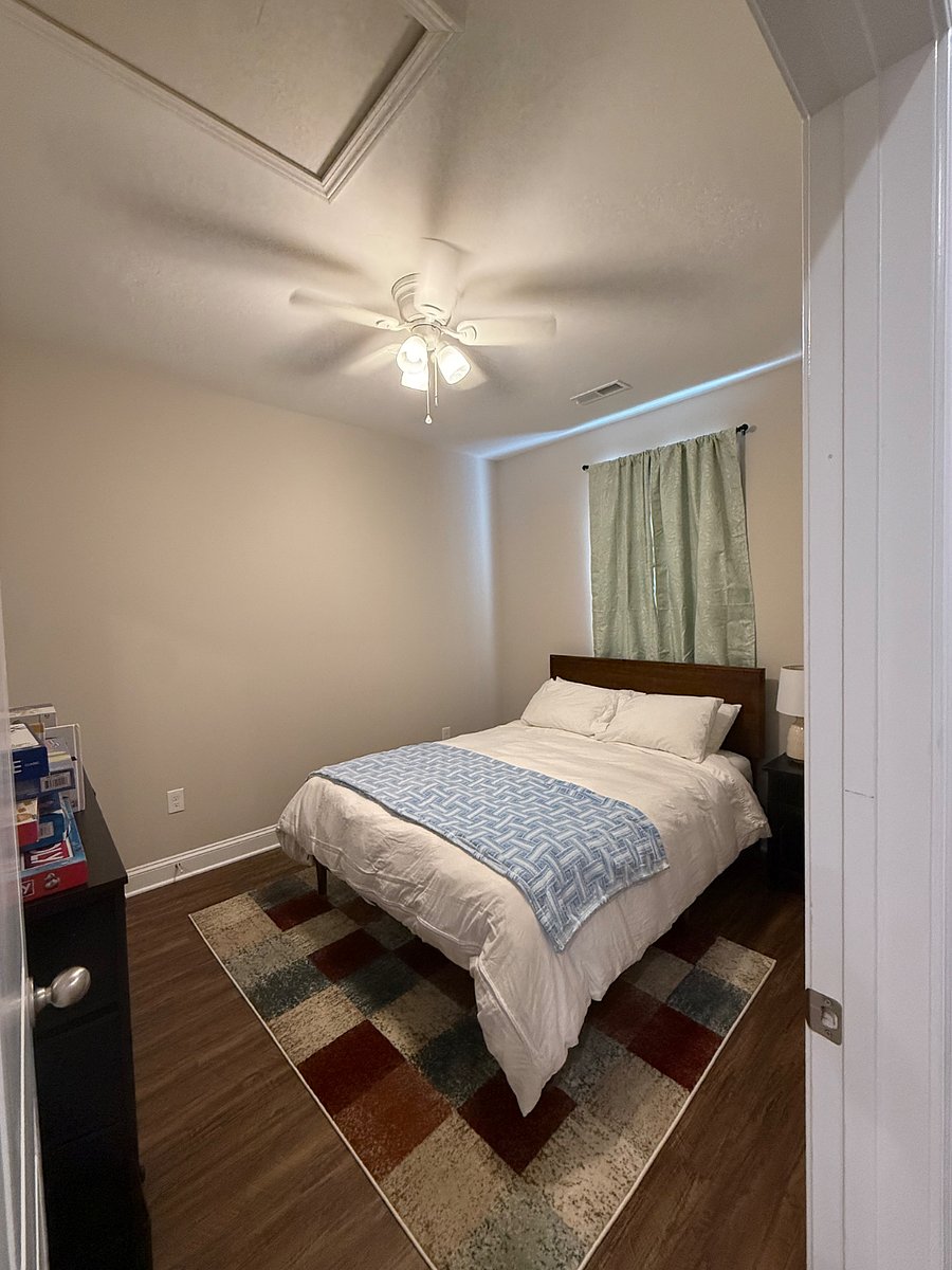 Bedroom 2: Queen Bed