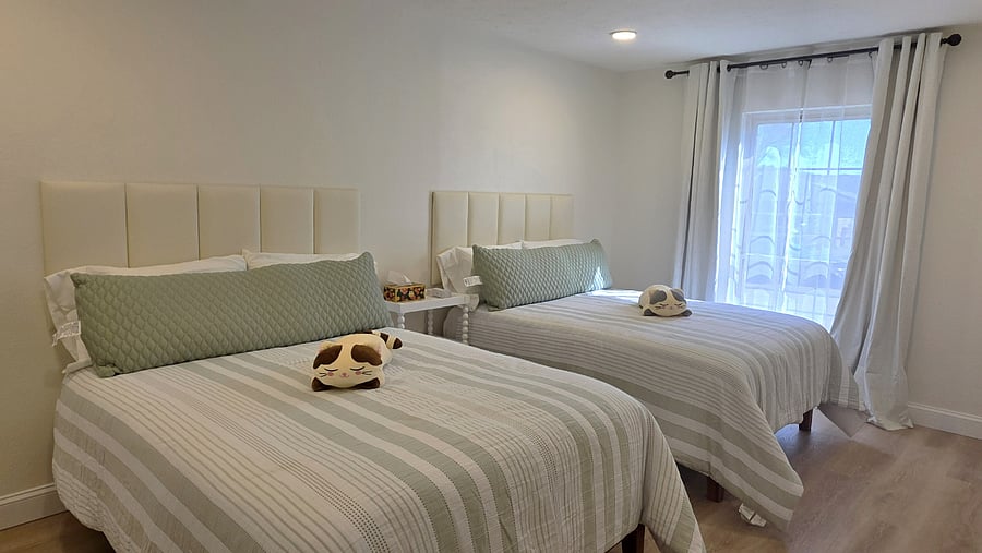2 Full-size beds.