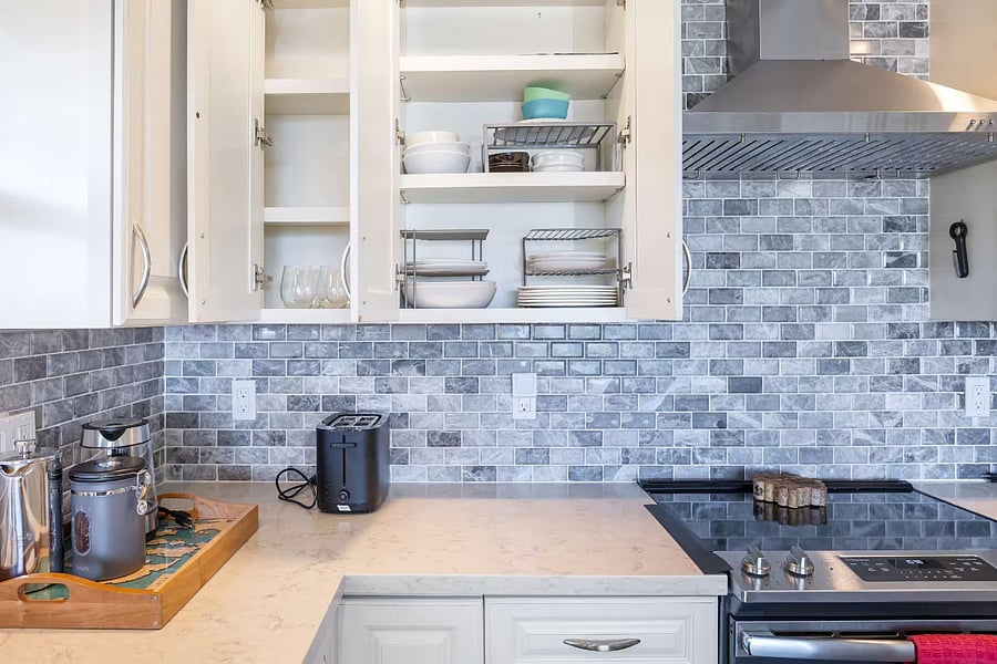 Drip and pour over coffee equipment included. Kitchen has everything you need to entertain.