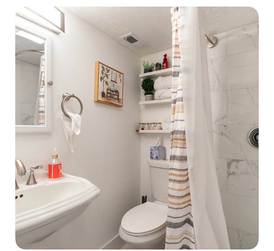 Full Bathroom 2