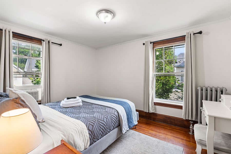 3rd bedroom with full bedroom