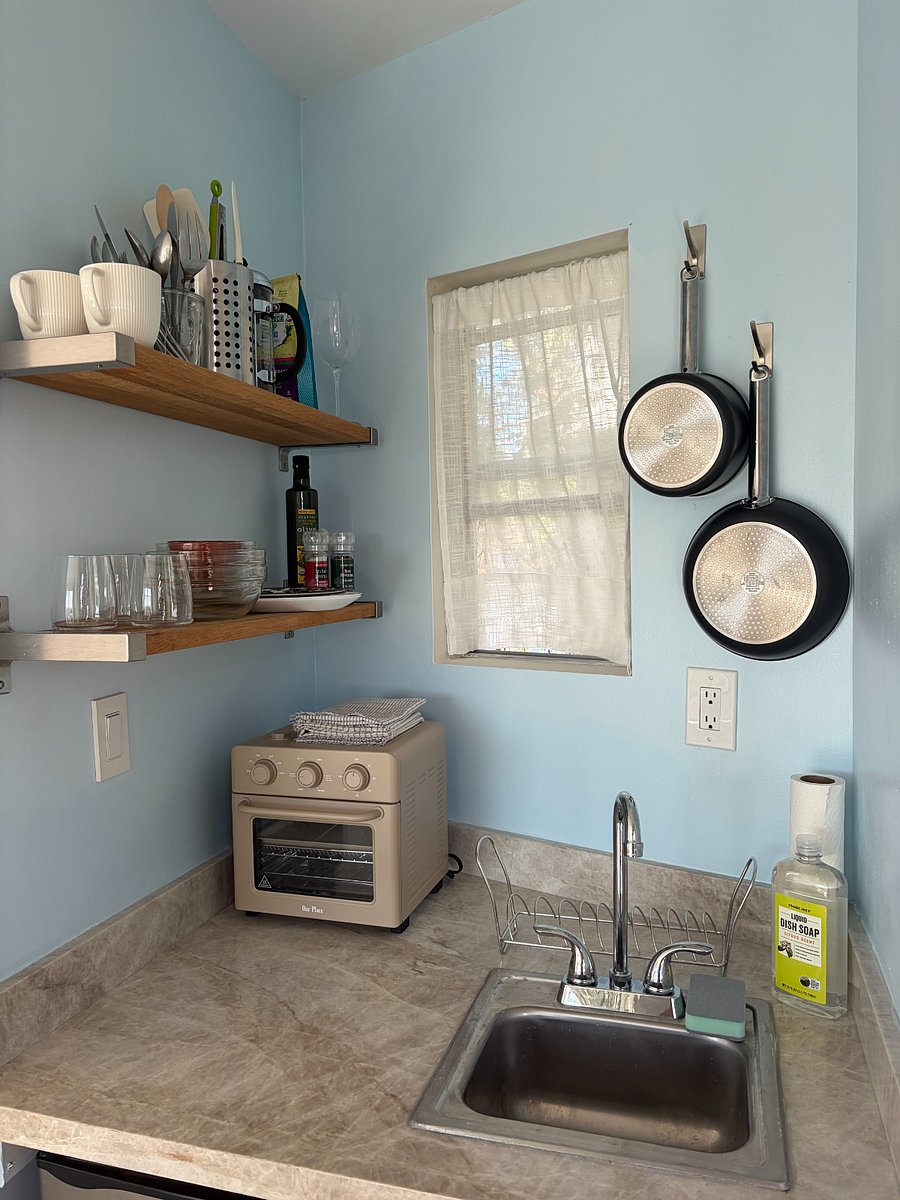 Kitchenette with essentials incl One Place oven (air fryer, toaster, oven combo) and dual hot plate