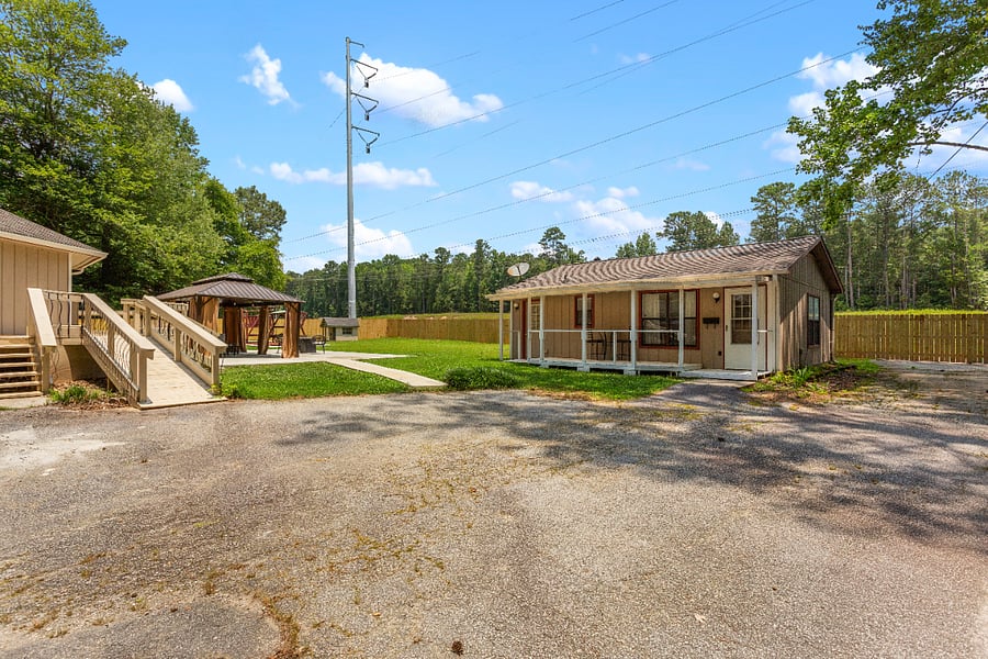 Furnished Finder property 1040366_1 photo 40