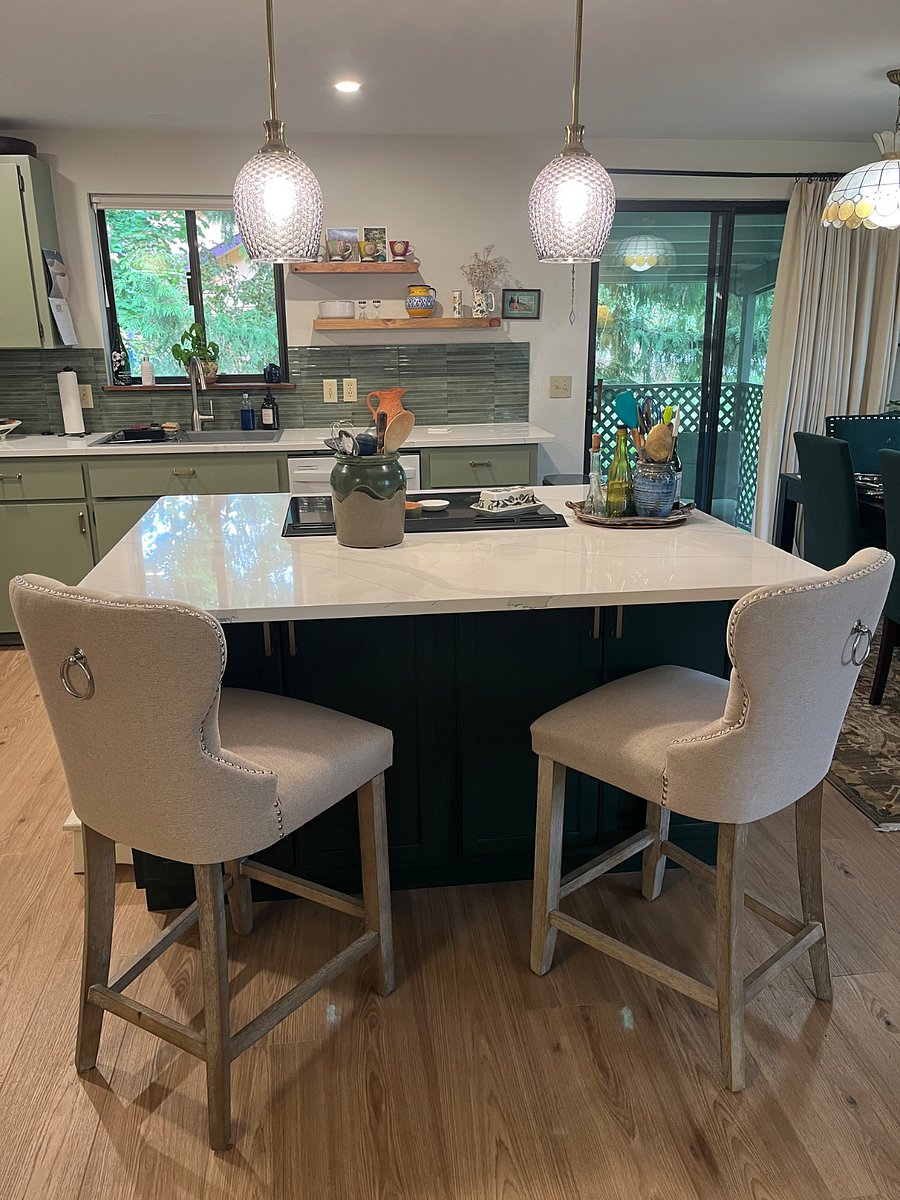 Kitchen island 