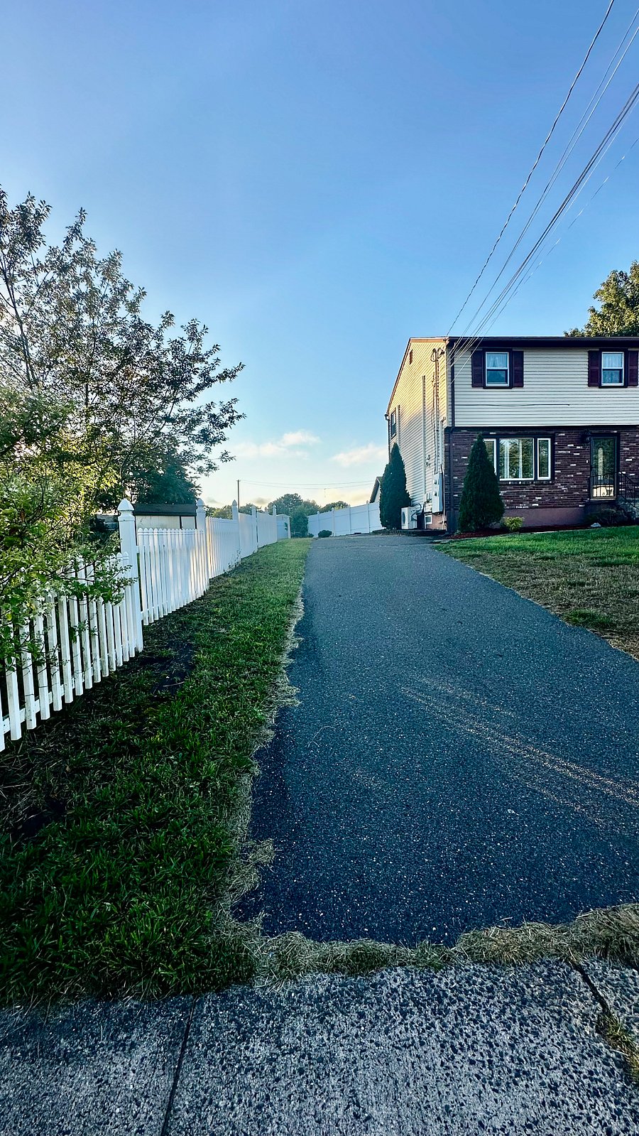 Long driveway can fit 3 cars