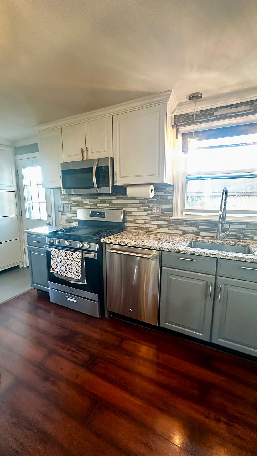 Stainless steel kitchen appliances