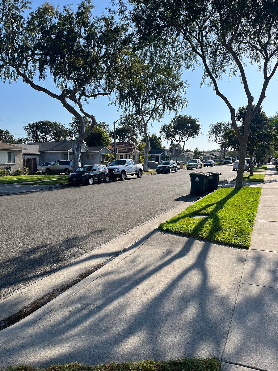 Neighborhood is quiet, safe, and close to amusement parks and shopping