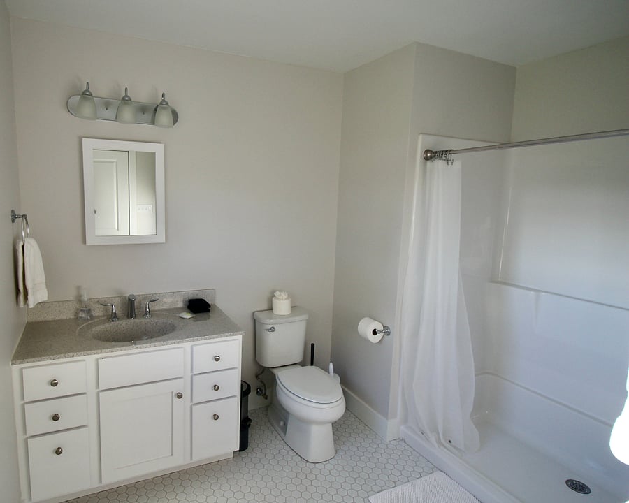 First floor ensuite bath