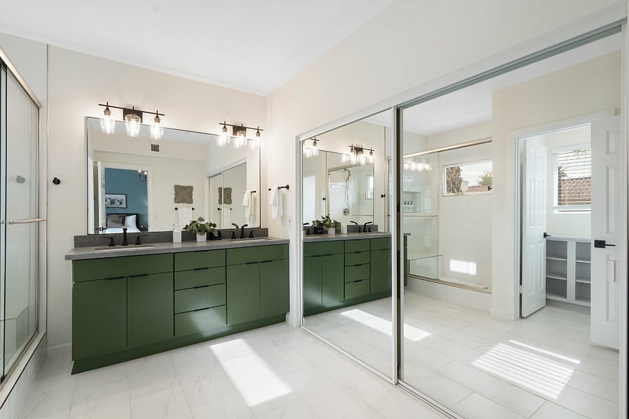 en suite bathroom