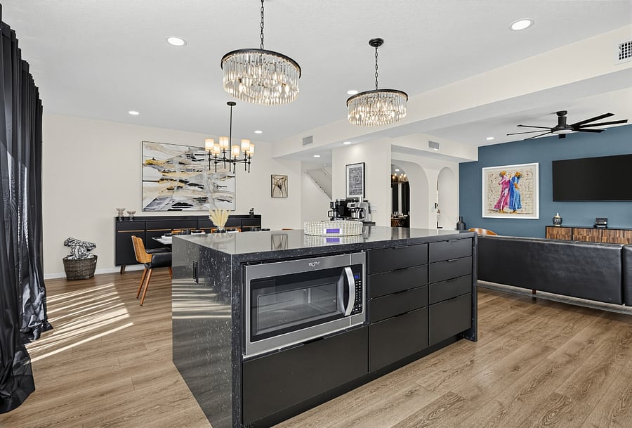 Full kitchen with all amenities