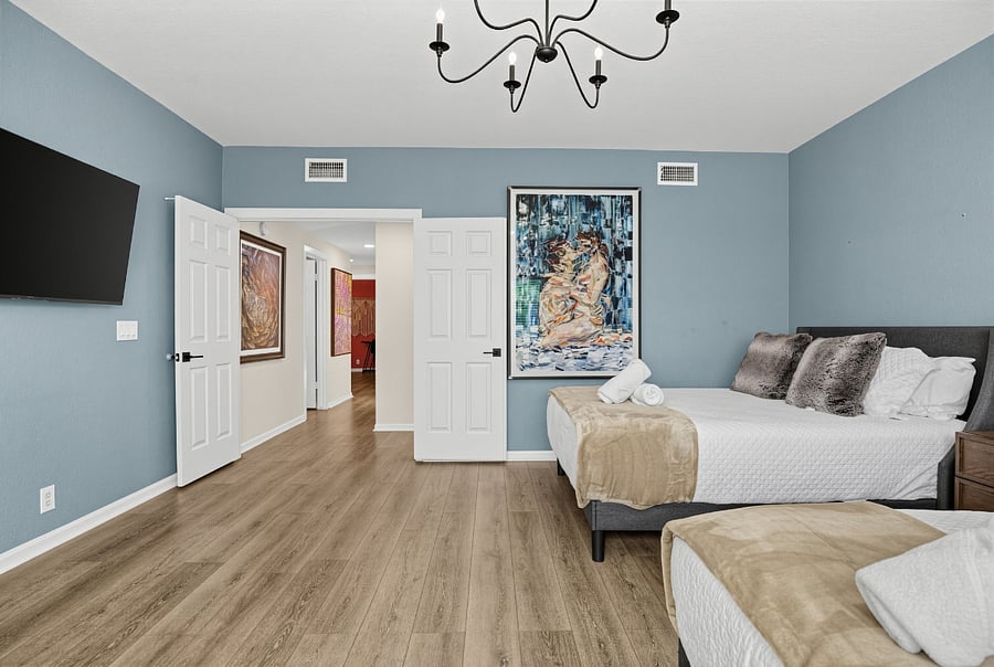Main bedroom downstairs with two queen size beds