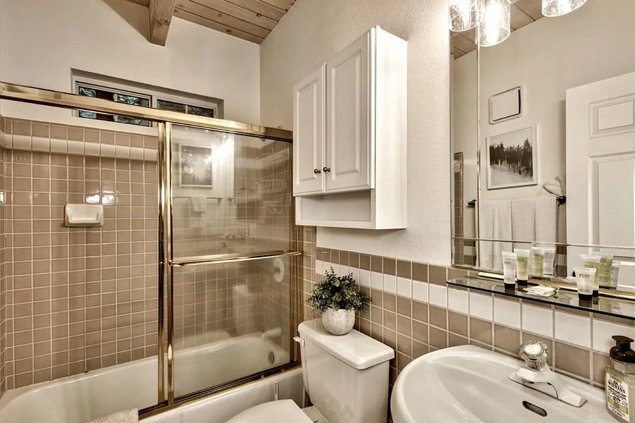 Main floor bathroom