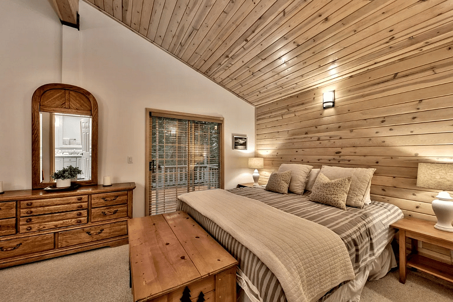 Upstairs master suite