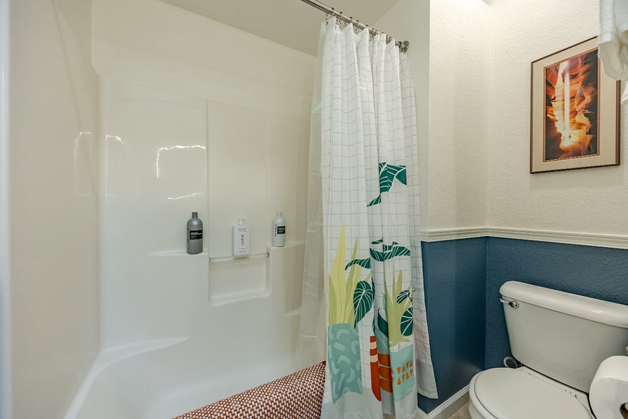 Shampoo, conditioner, and body wash provided.
