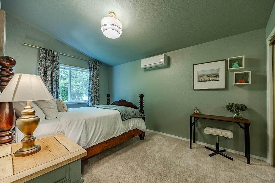 Comfortable queen bed with quality linens. The option of a desk or a roll away single bed provided in this room. Beautiful garden view. Blackout curtains.