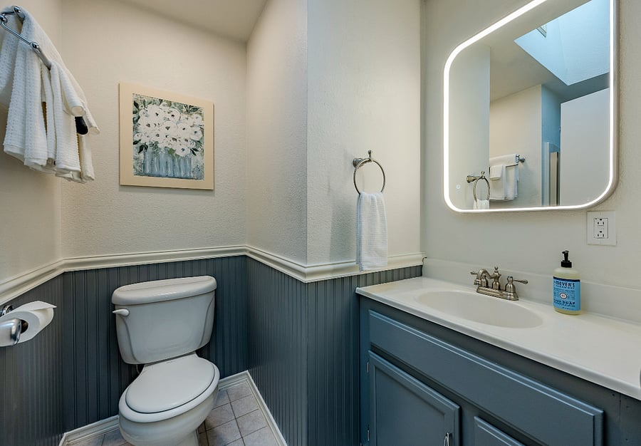Shampoo, condintioner, and body wash provided.