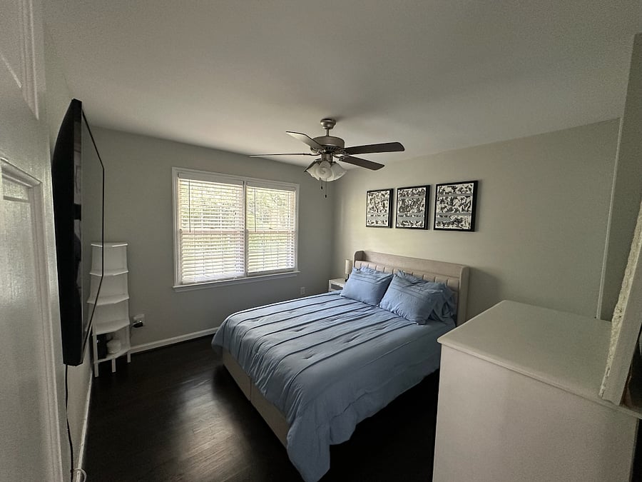 Secondary Bedroom - Queen Bed