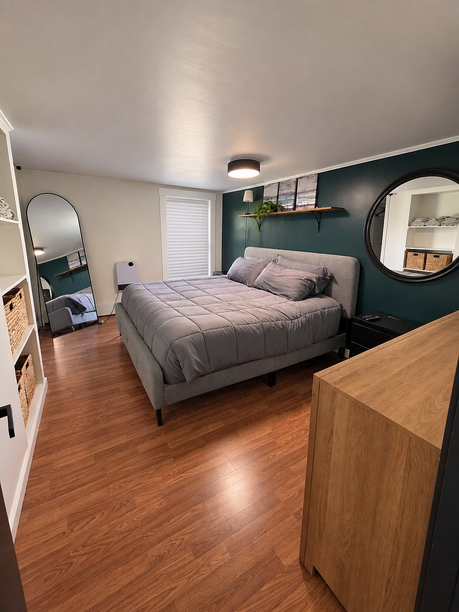 Master Bedroom - King Bed