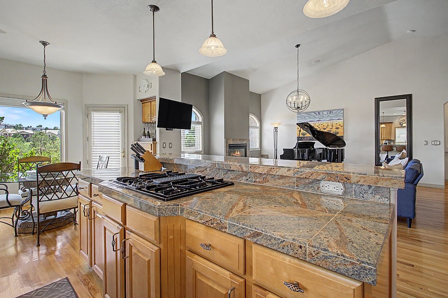 Spacious Kitchen w Gas Range, Double Ovens, Microwave, Dishwasher, Refrigerator