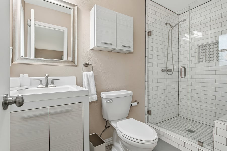Second Master king bedroom with ensuite bathroom.