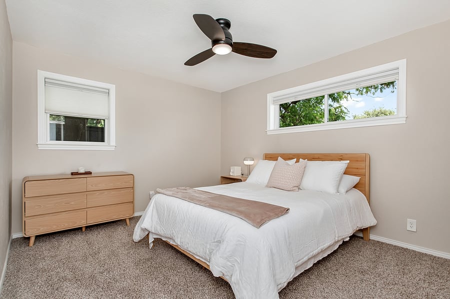 Third bedroom with queen size bed.
