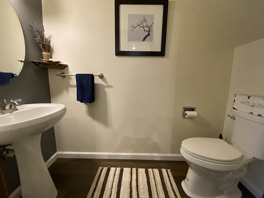Main level half-bath