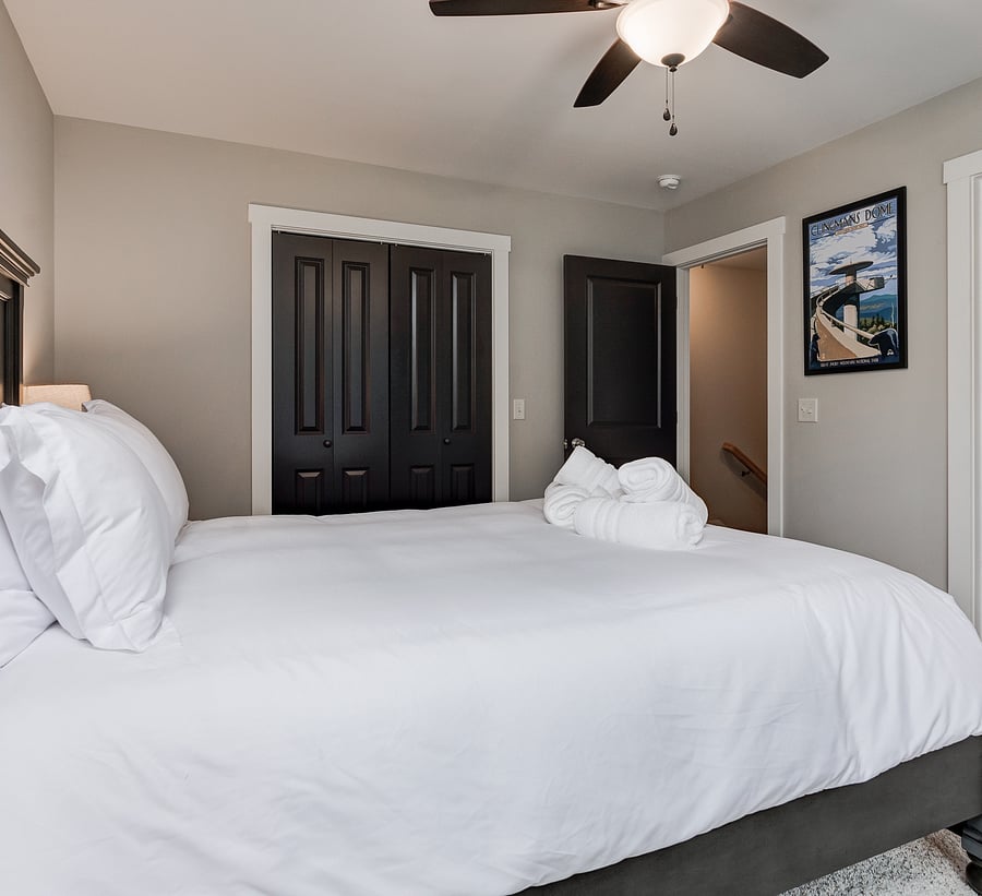 Upper Level - Main Suite/Bedroom 3 - Queen Bed