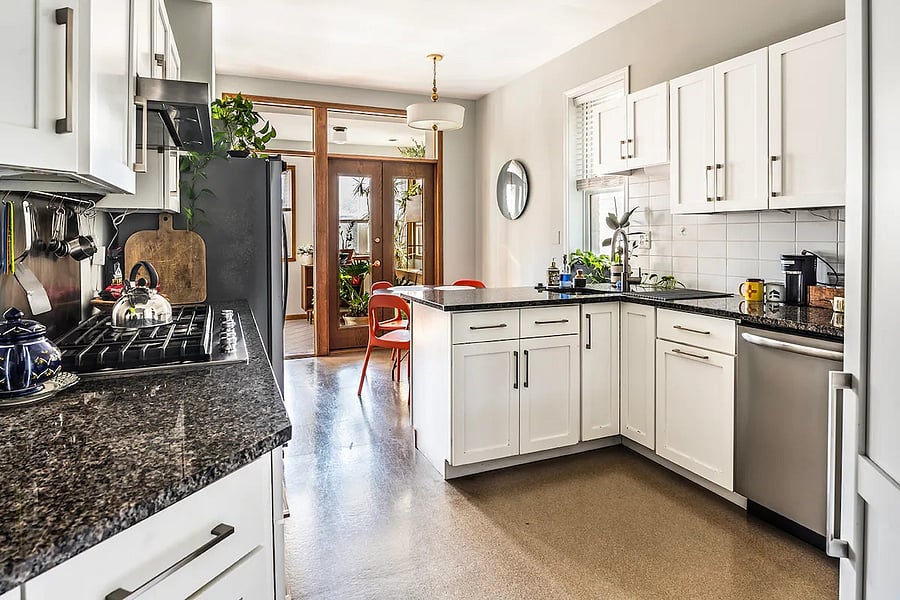 Kitchen with kitchen table