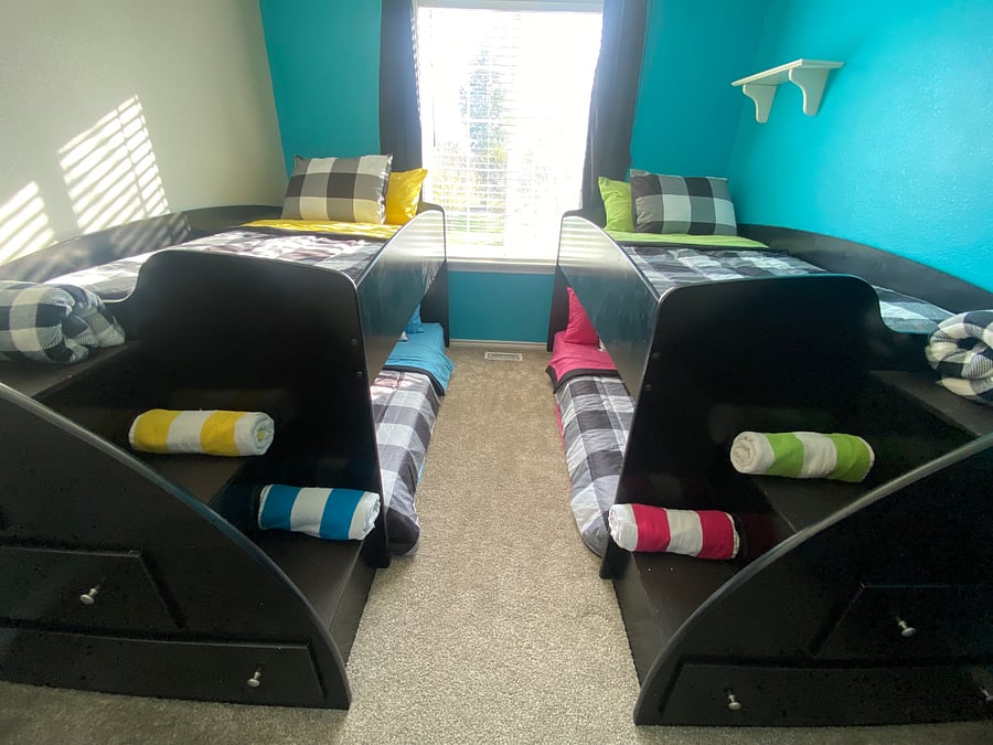 4 twin beds.