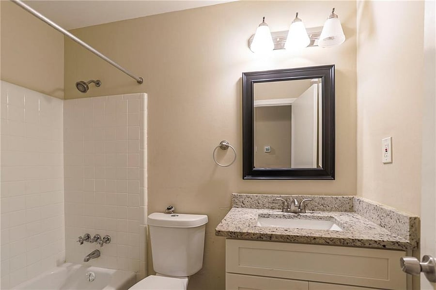 Shared bath for mainfloor occupant. 