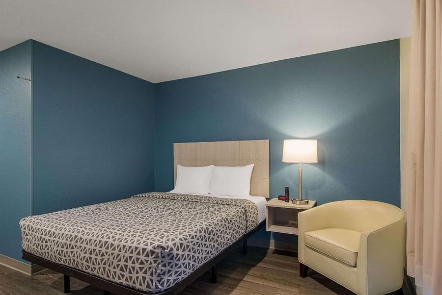 Guestroom, one queen bed