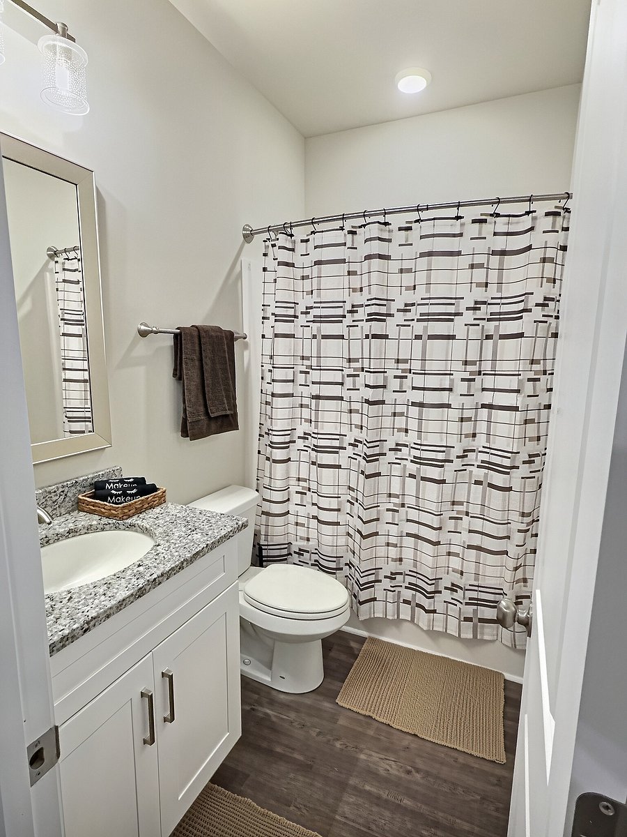 Full Bathroom 1