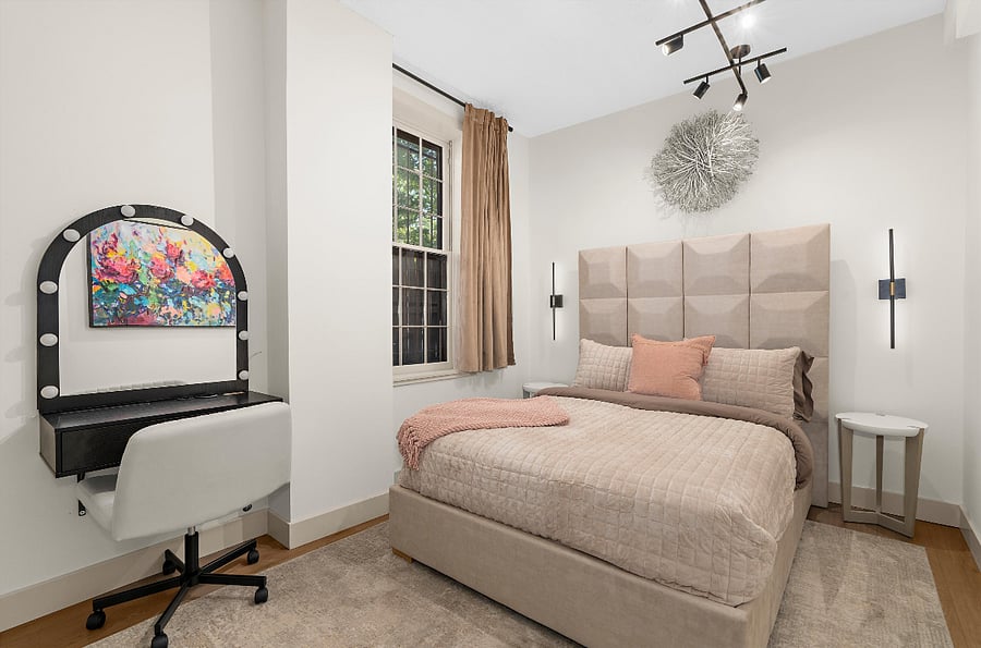 Bedroom 2, Queen Bed
