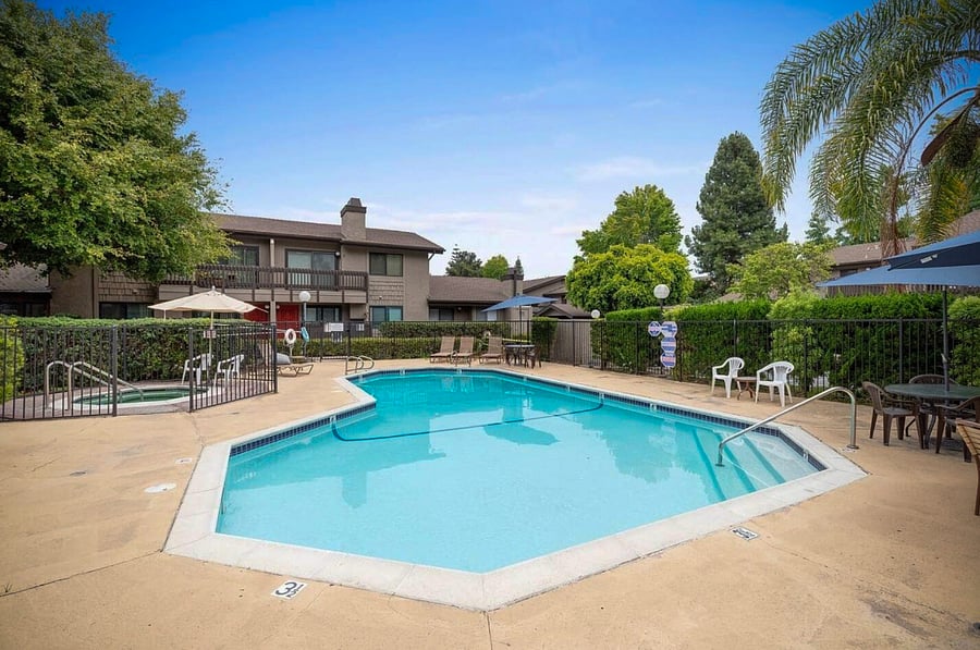 Furnished Finder property 1042208_1 photo 11