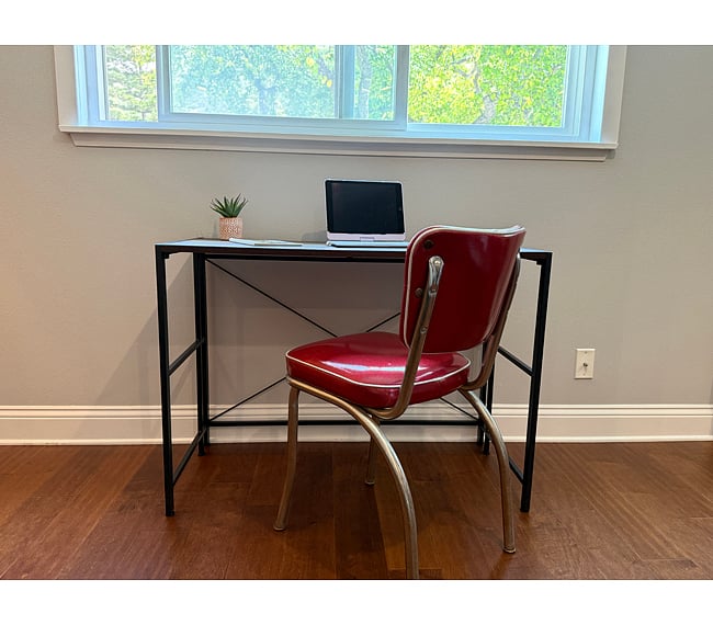Workspace area with access to WiFi, plugs and direct cable connection.