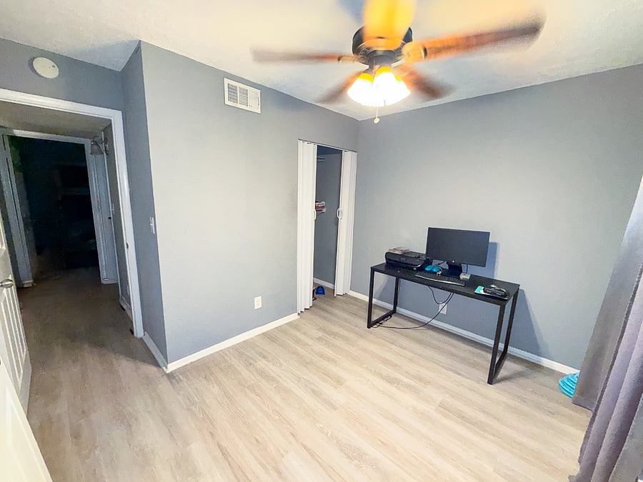 Bedroom 3/ workspace 