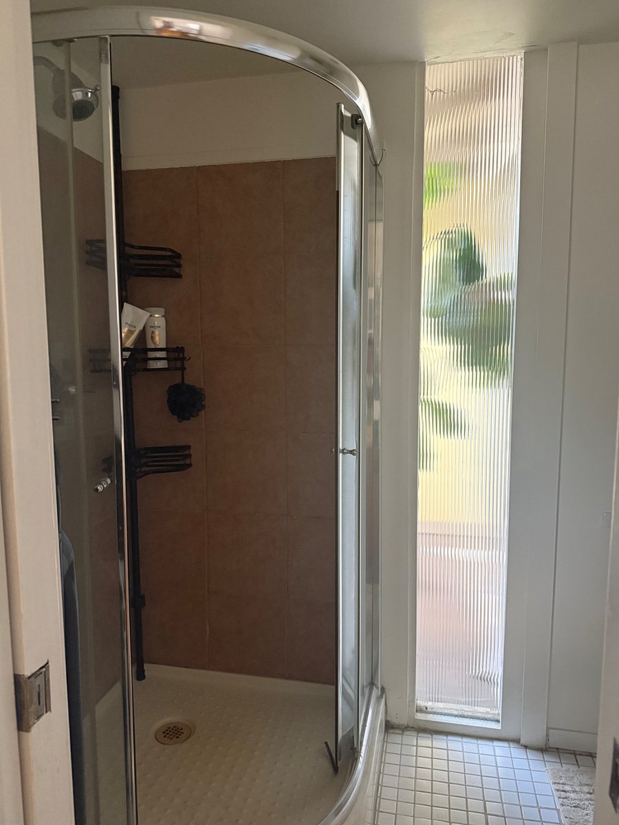 Private en-suite bathroom