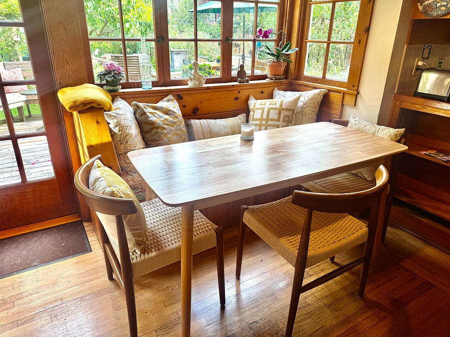 Shared breakfast nook