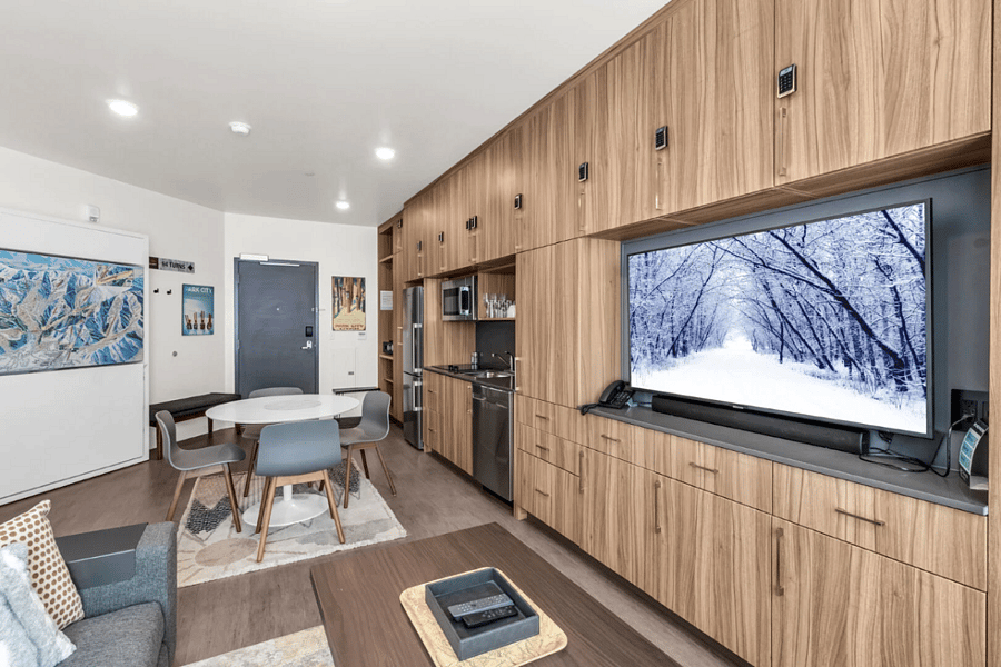 Studio with extra space for dining