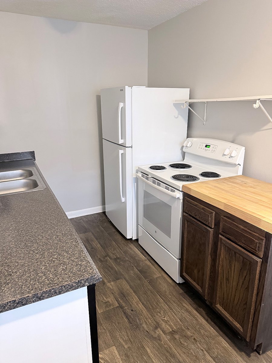 Fully equipped kitchen with full-size appliances, dishwasher and extra prep space