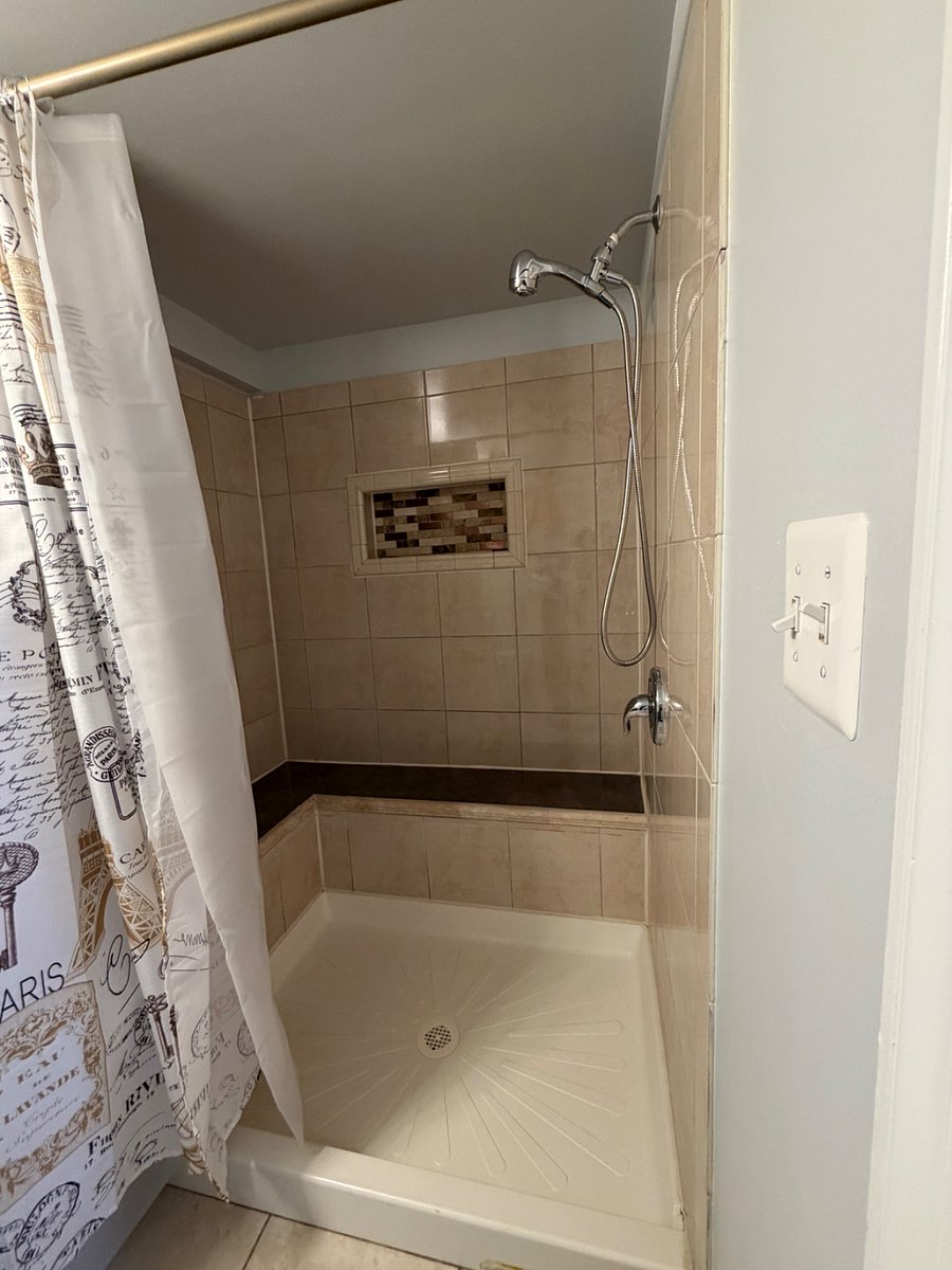 Walk in shower with bench
