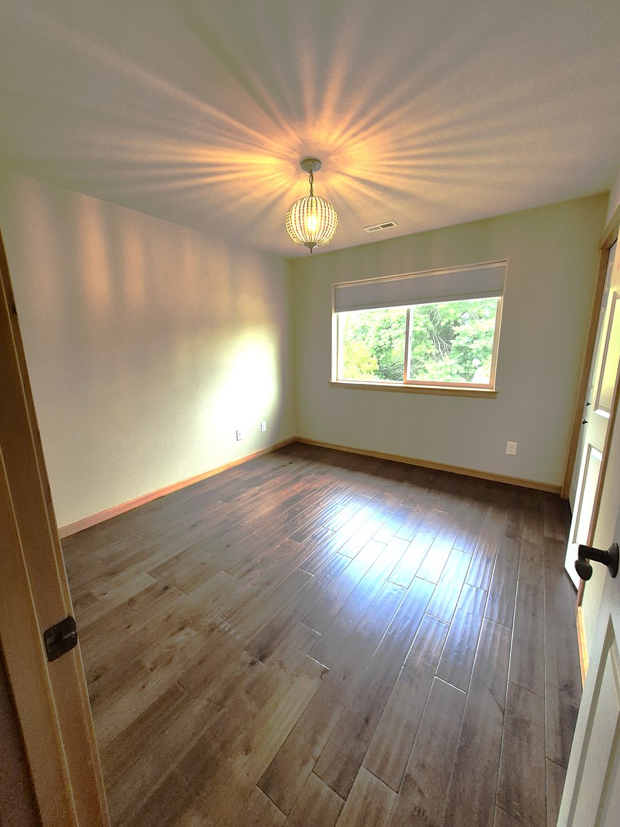 3rd br with walk in closet