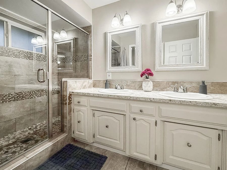 Master bath- separate shower and jetted bathtub