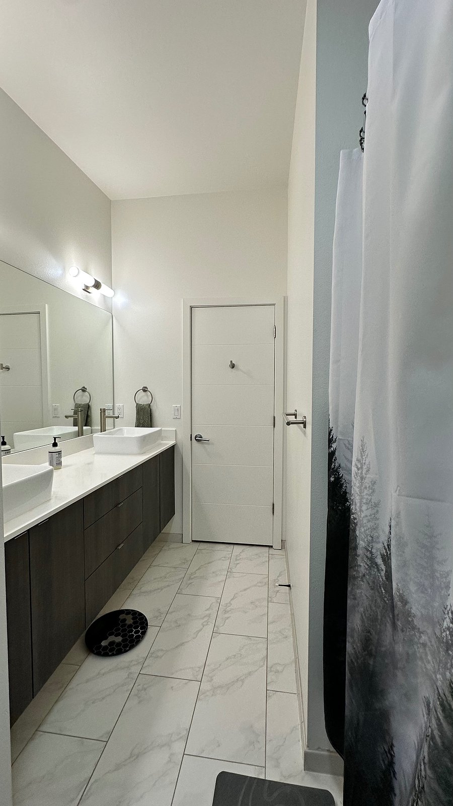 Shared full bathroom