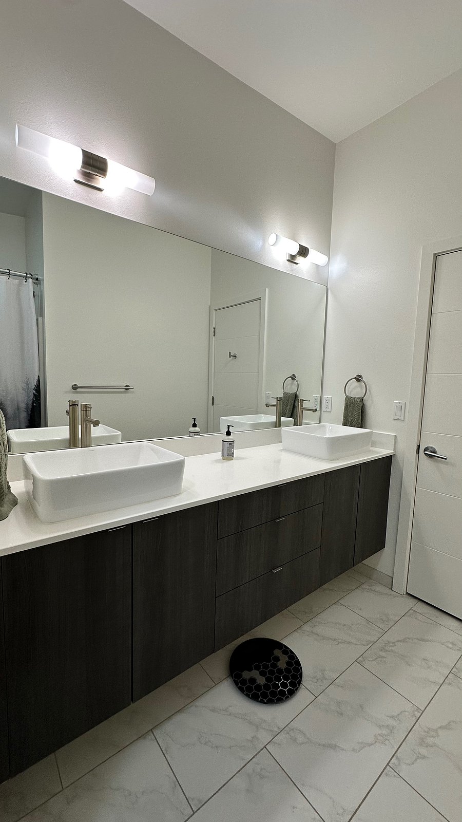 Shared full bathroom