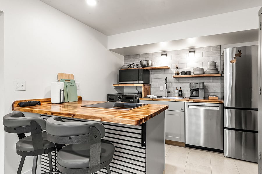 Designer Kitchen - Fully Stocked for Everyday Use