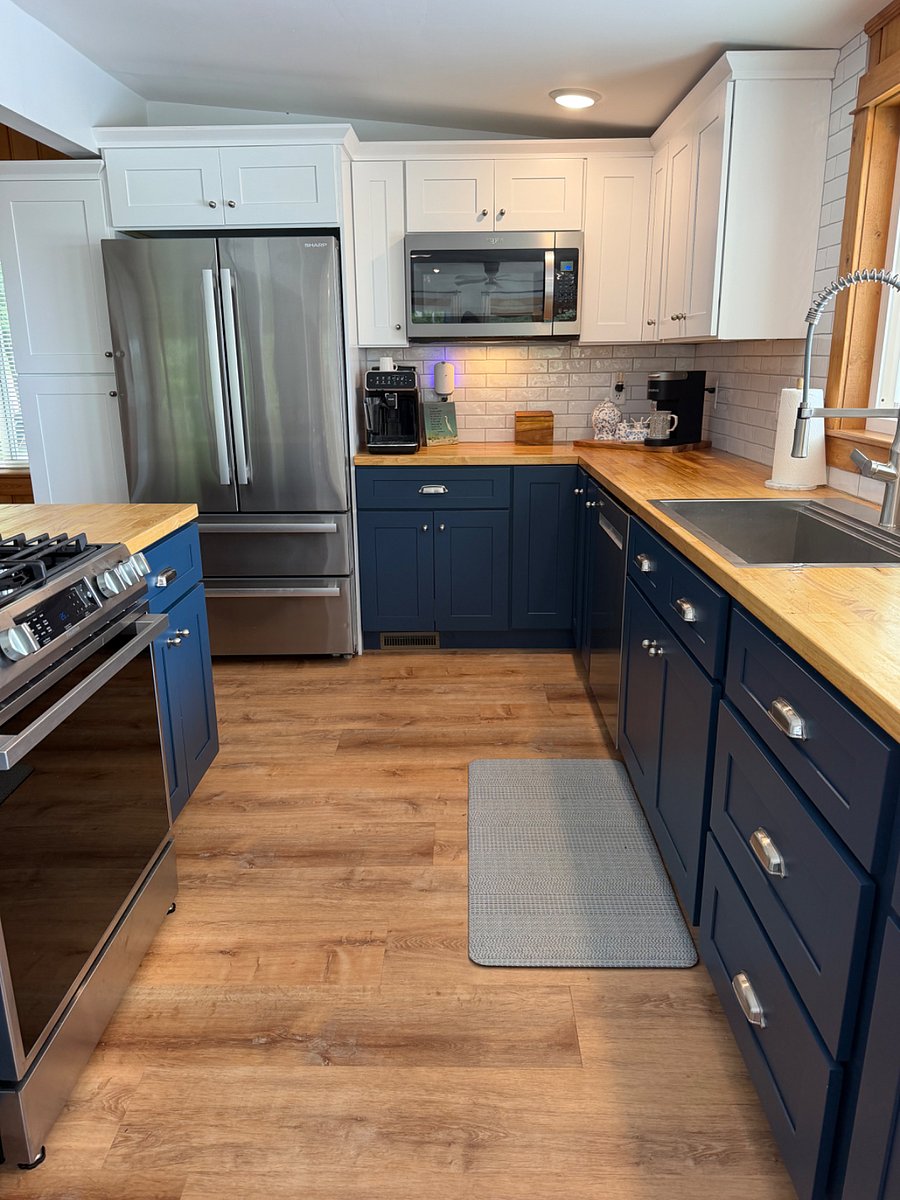 Full kitchen