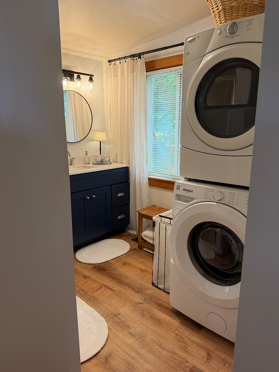 Full bath with Washer/Dryer Combo