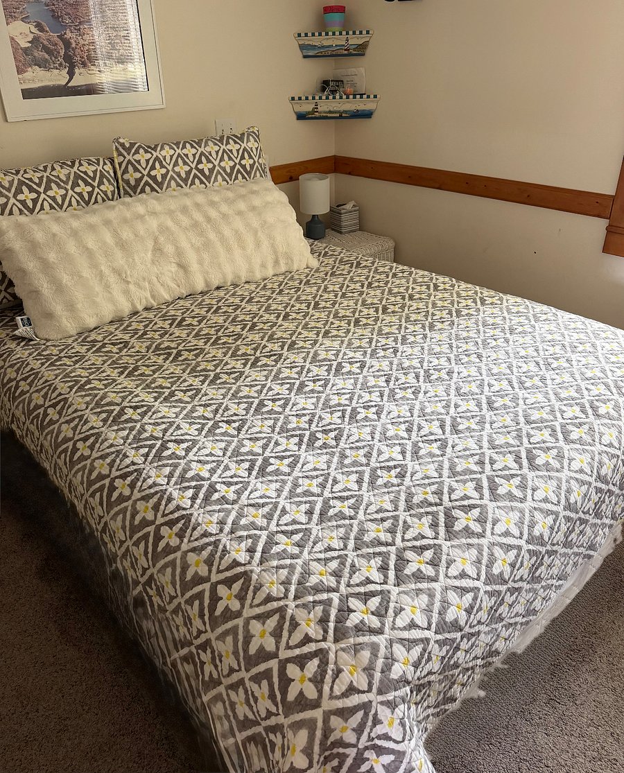 Queen Bedroom
