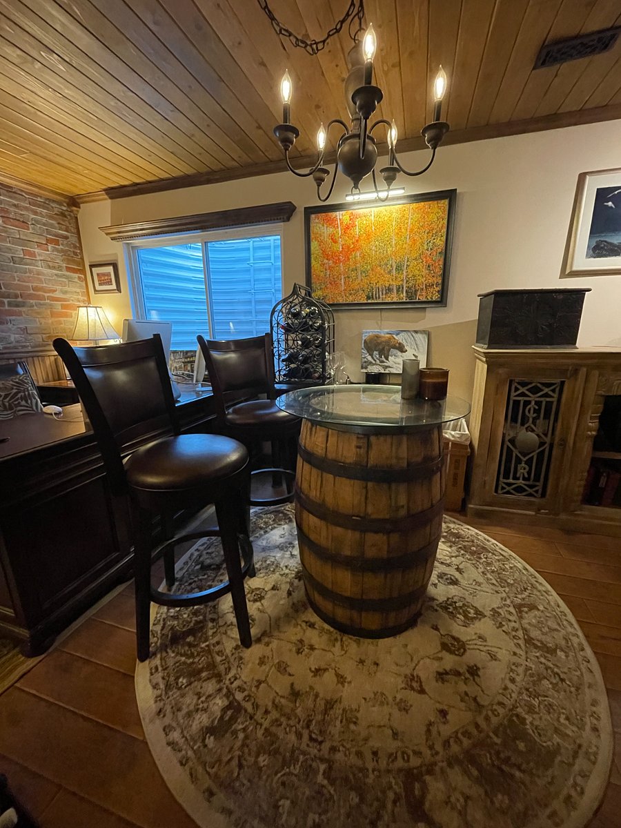 Dowstairs private living area and dinint